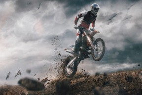 中国足彩网|罗斯·布朗回忆录披露，汉密尔顿加盟梅赛德斯曾现变数，霍肯博格备选计划浮出水面