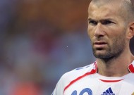 【足彩网首页】波尔图新星莫拉训练赛吊射破门惊艳全场，队长科斯塔飞踹奖励展团队温情