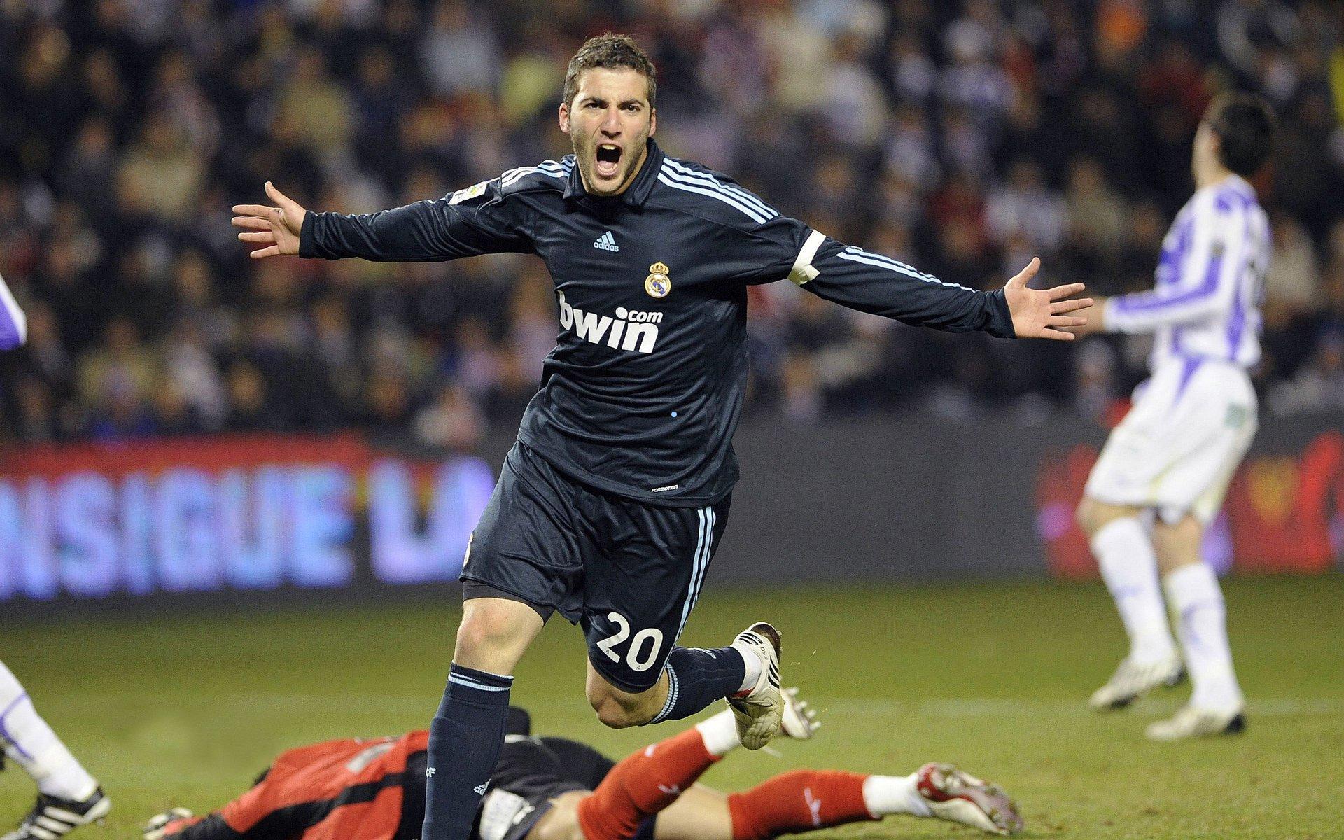 非洲杯新王诞生！17岁小将喜极而泣，一年六冠成就传奇人生