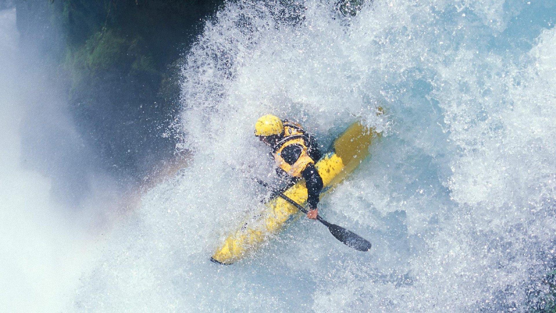 巴萨后防补强锁定新目标，持续考察桑坦德竞技后卫豪尔赫-萨利纳斯